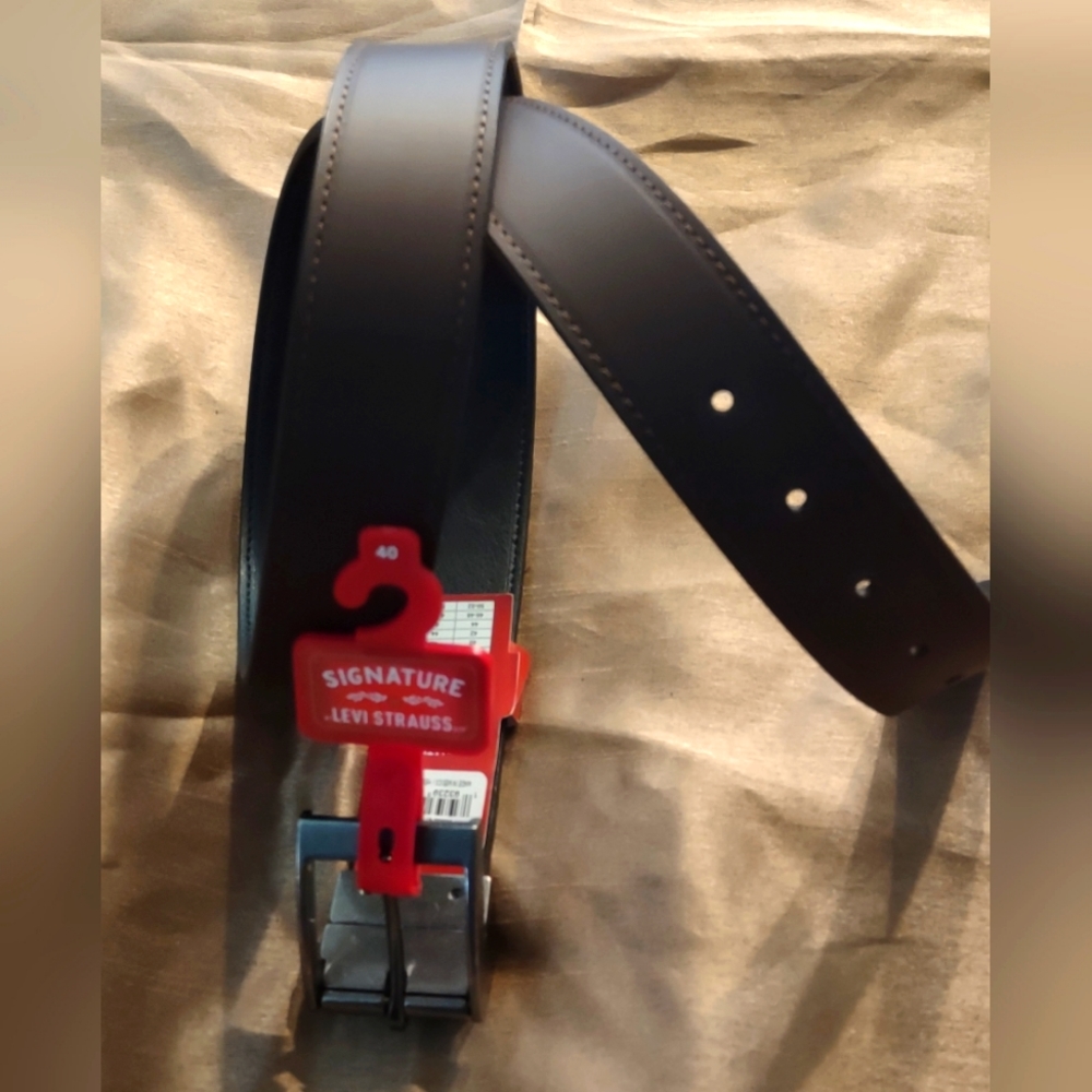 Levi's signature men's black belt size 40. New with tags.